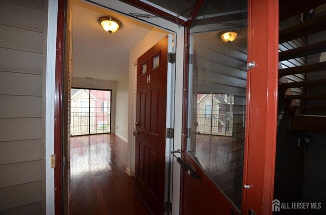 Building Photo - 14 Lear Ct