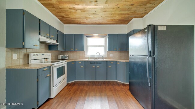 Building Photo - 216 E Milton Ave