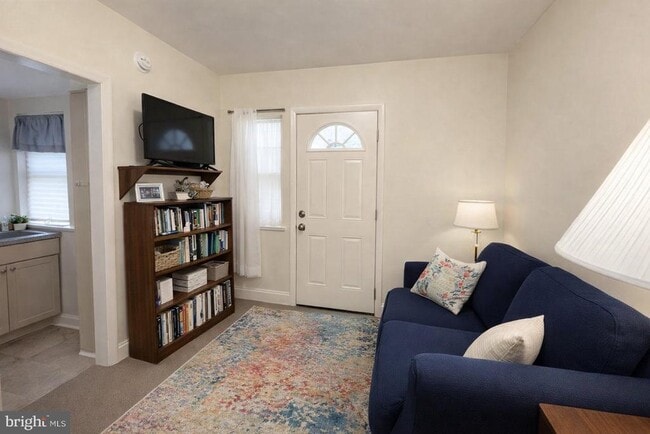 Building Photo - 790 S Front St