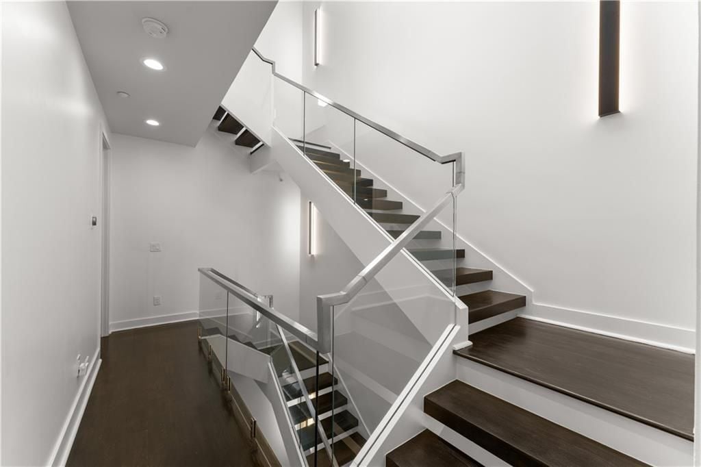 Building Photo - 906 Lenox Blvd