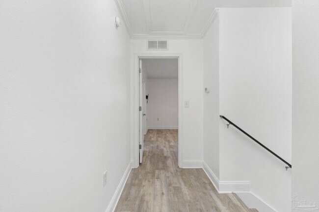 Building Photo - 707 Majestic Dr