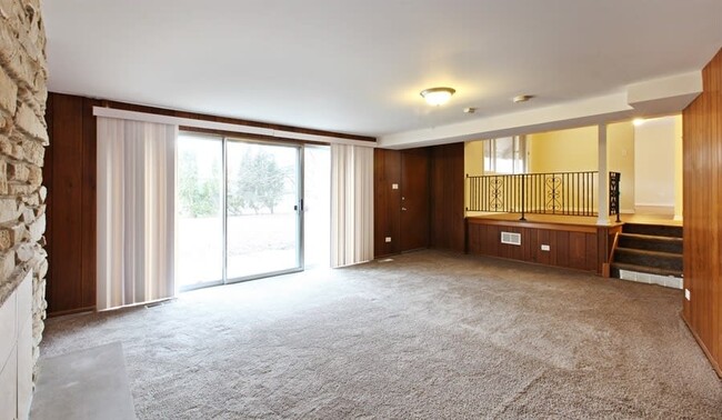 Building Photo - 422 N Arizona Ave
