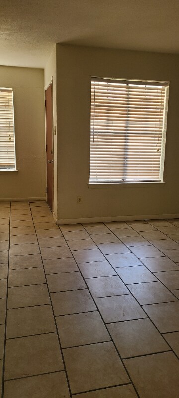 Building Photo - 1102 Verde Dr