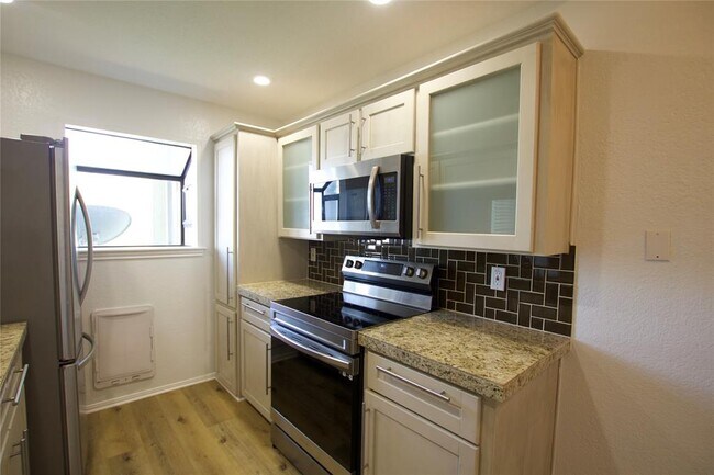 Building Photo - 3840 Far W Blvd