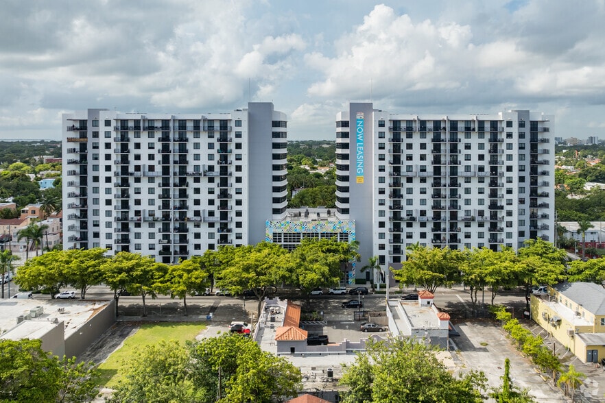 Two Towers - Intown Apartments