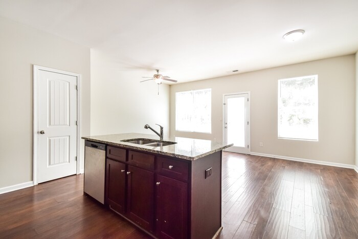 Building Photo - 3253 Pennington Dr
