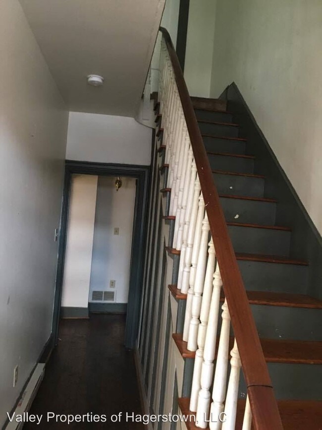 Building Photo - 3 br, 2.5 bath House - 117 N Spring St