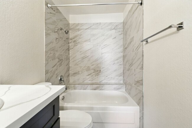 Building Photo - SW!! 2 Bedroom Condo!! 1st Floor!! Newly r...