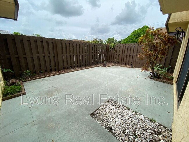 Building Photo - 1667 Park Meadows Dr