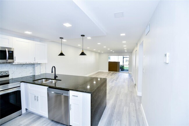 Building Photo - 905 Southridge Rd