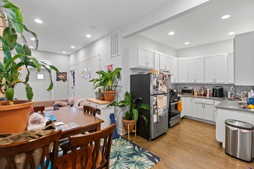Primary Photo - 2354 N Elston Ct