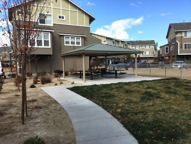 Building Photo - NW Reno Luxury End Unit Townhouse - On the...