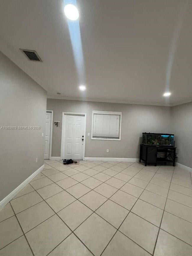 Building Photo - 2733 NE 3rd Ct