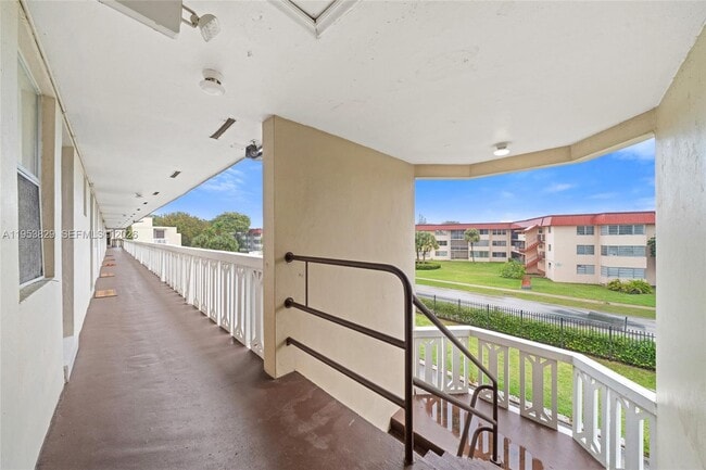 Building Photo - 18900 NE 14th Ave