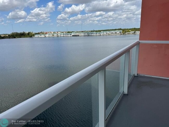 Building Photo - 1301 NE Miami Gardens Dr
