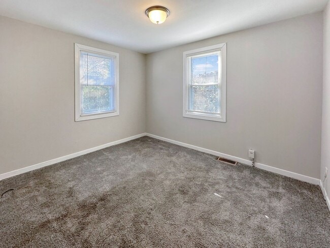 Building Photo - **HOLIDAY MOVE IN SPECIAL: $200 OFF 1st MO...