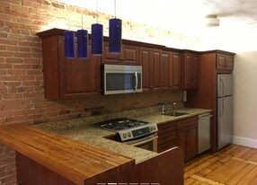 Building Photo - 28 Beacon St