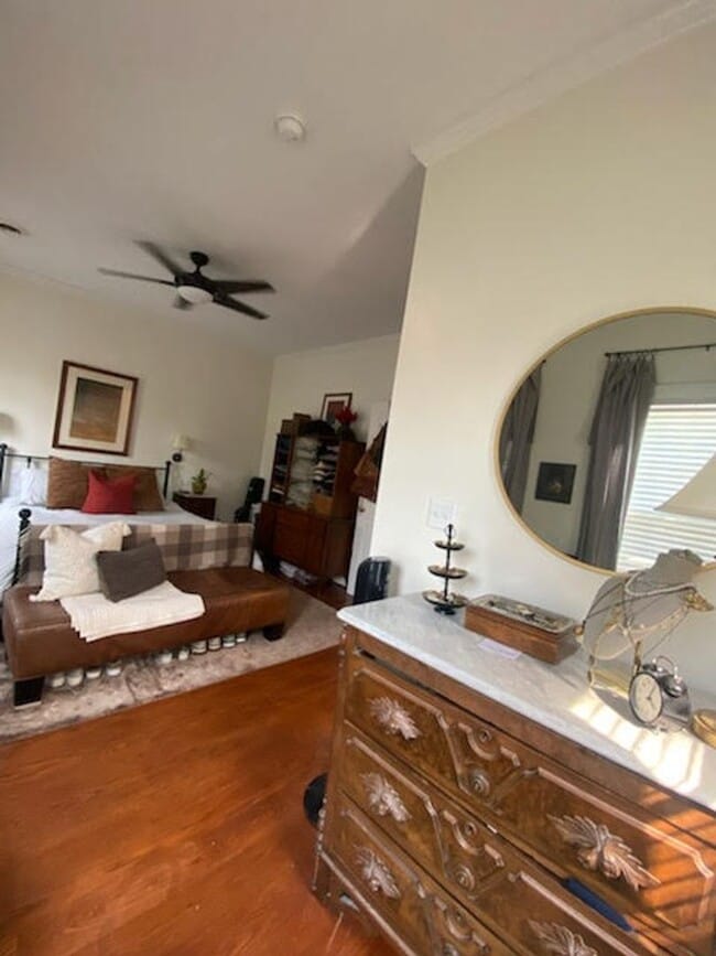Building Photo - Beautiful historic 3BR/1.5BA Home in Downt...