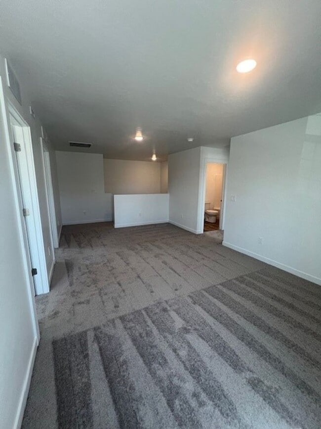 Building Photo - Newer 4 bed 2.5 bath home in Caldwell, just off Middleton Rd and Ward Rd.