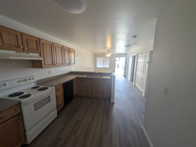 Building Photo - 2642 N Los Altos Ave