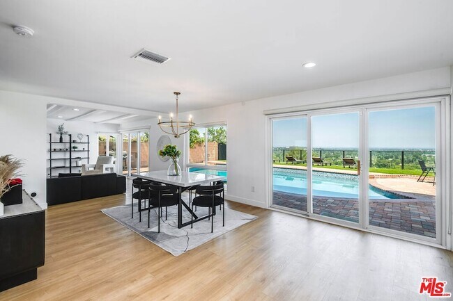 Building Photo - 6426 Ellenview Ave