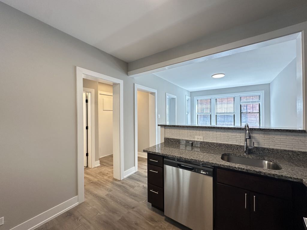 Building Photo - 4211 N Wolcott Ave