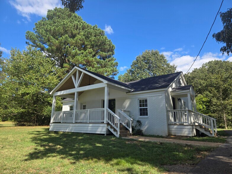 Building Photo - 880 Pisgah N