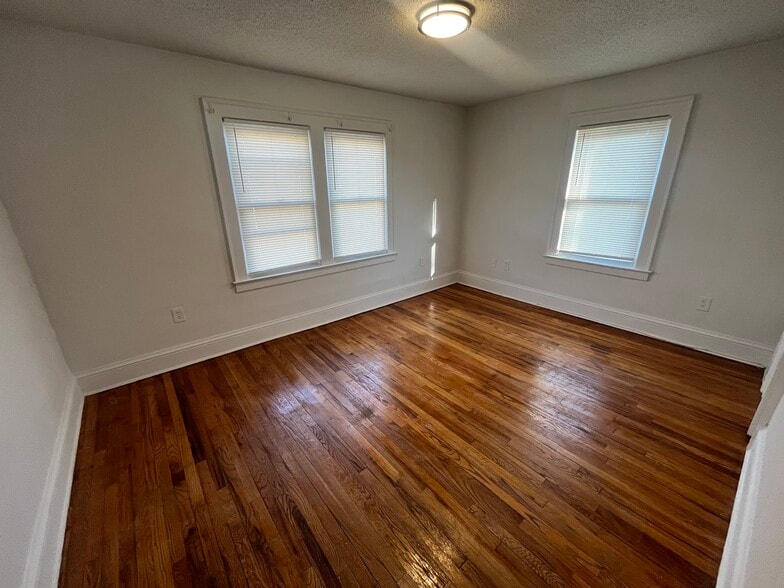 Building Photo - 131 Tolland St