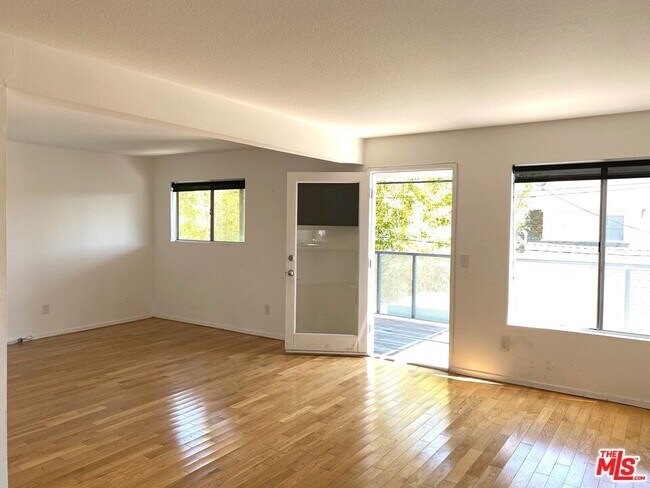 Building Photo - 504 Altair Pl