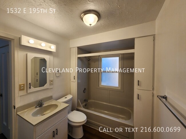 Building Photo - 1532 E 195th St
