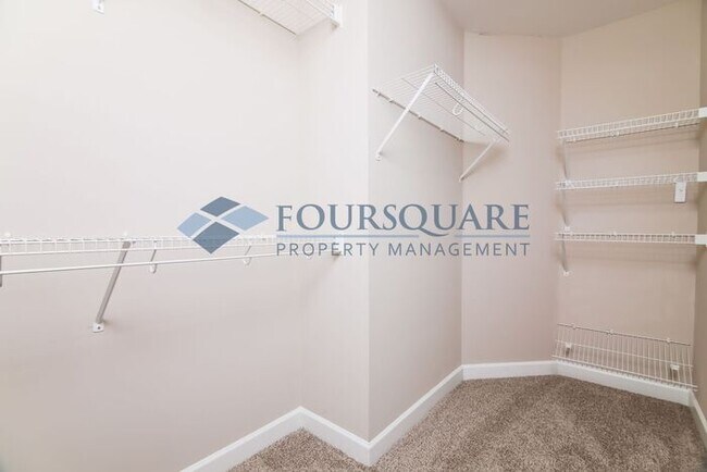 Building Photo - End Unit Townhome| 2nd Floor Loft Space | ...