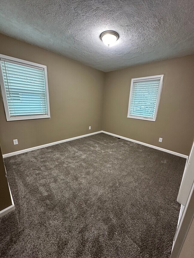 Building Photo - 831 25th Ave N