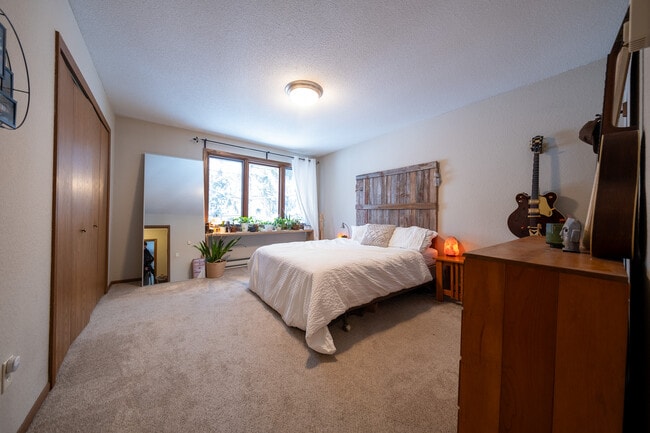 Building Photo - 1637 Christie Pl