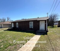 Building Photo - Cozy 1 bedroom 1 bath duplex