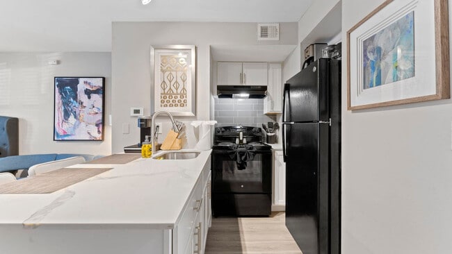 Building Photo - 6816 1/2 Great Northern Blvd