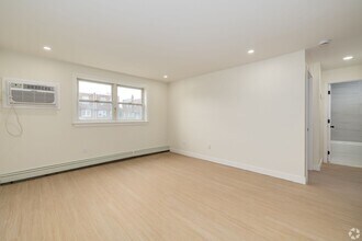 Building Photo - 921 Tyson Ave