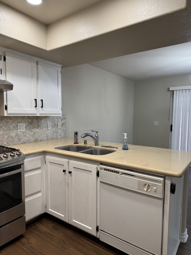 Building Photo - 5240 Fighting Fish Way