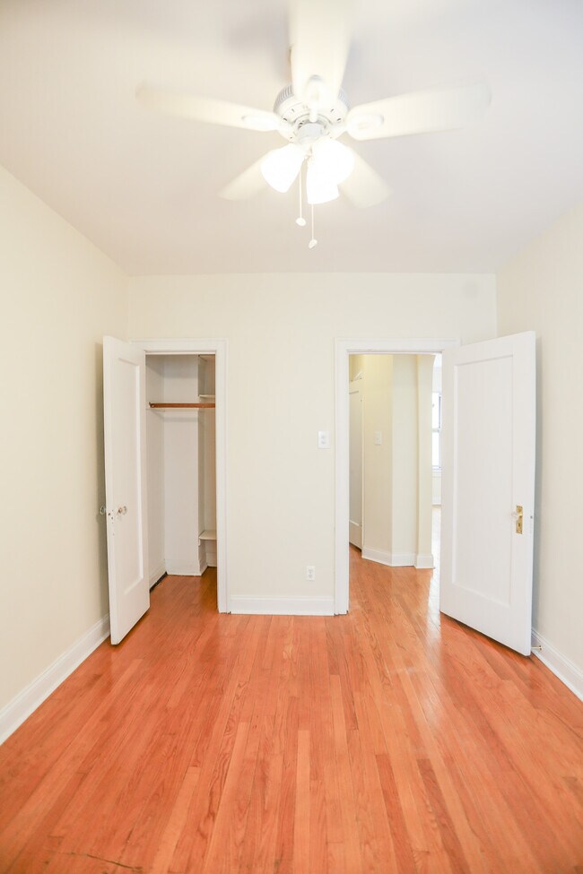 Building Photo - 2408 W Lunt Ave