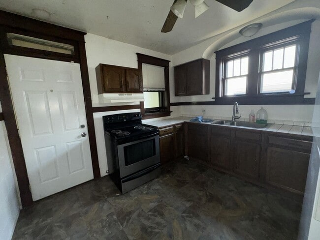 Building Photo - 5741 Floy Ave