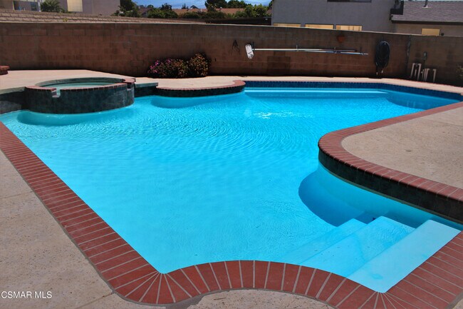 Building Photo - 1909 Bardet Pl