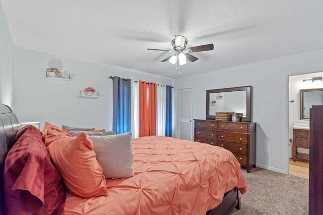 Building Photo - 216 Cloverdale Blvd