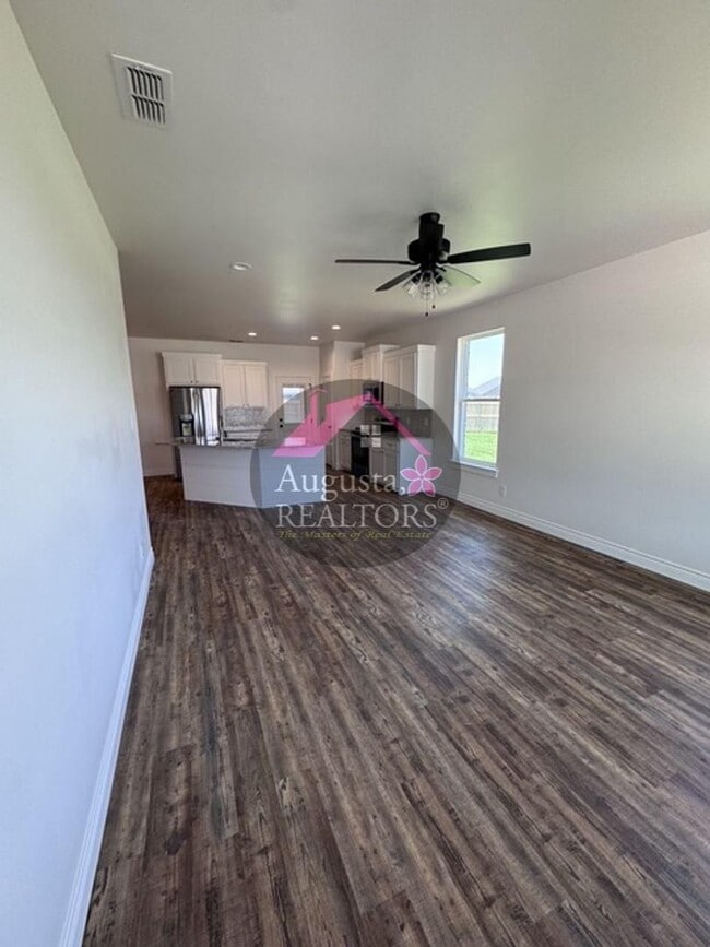 Building Photo - Sawdust Duplex