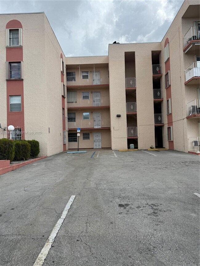 Building Photo - 6820 W Flagler St