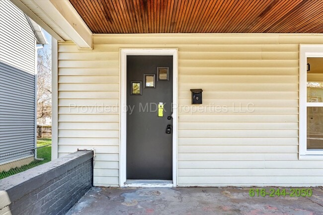 Building Photo - STUNNING REMODEL!!! Extremely Spacious 3 Bedroom (Extra Room) Home!! SECTION 8 APPROVED! (Handica...