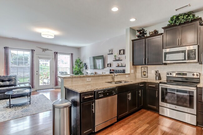 Building Photo - Townhome for rent