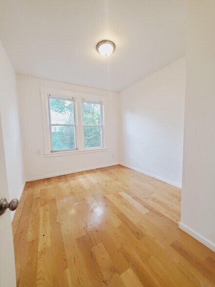 Building Photo - 85 Brown Pl