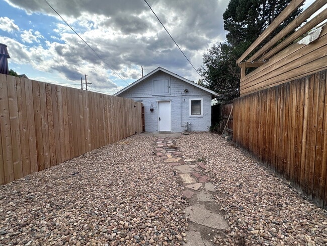Building Photo - September’s Rent Free!! Charming One-Bedro...