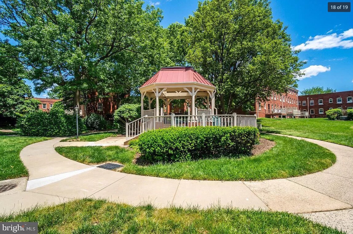 Building Photo - 1301 E Abingdon Dr
