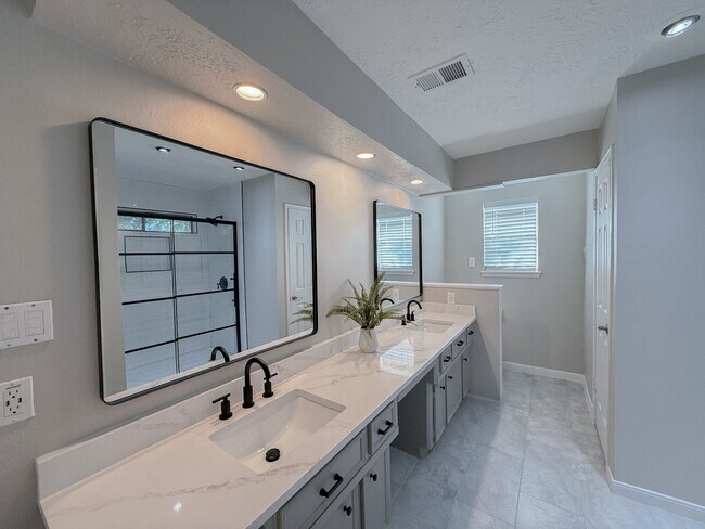 Building Photo - 15619 Ripplewind Ln