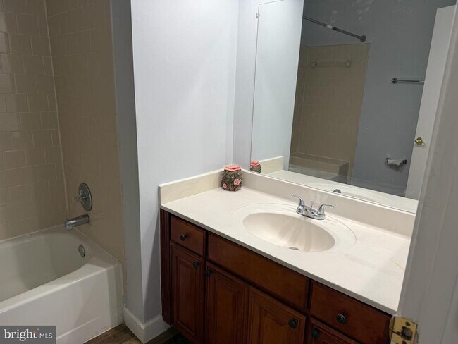 Building Photo - 12926 Grays Pointe Rd